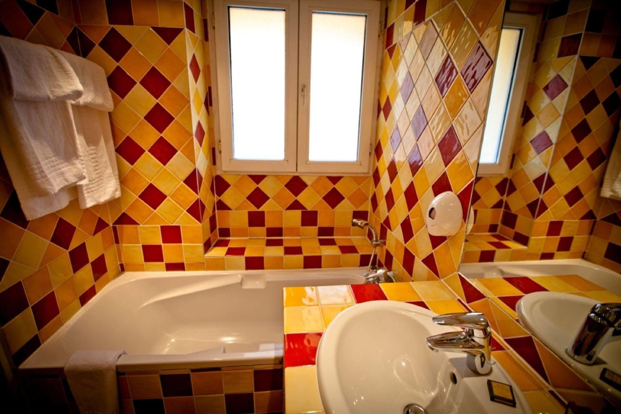 Hotel De La Tulipe Paris Ngoại thất bức ảnh